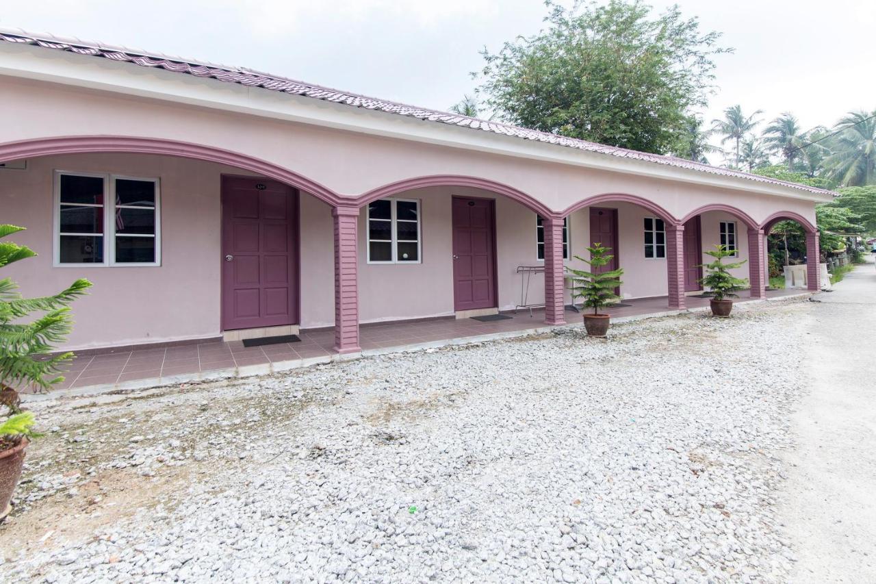 Kampung Guest House パンタイ・サナング エクステリア 写真
