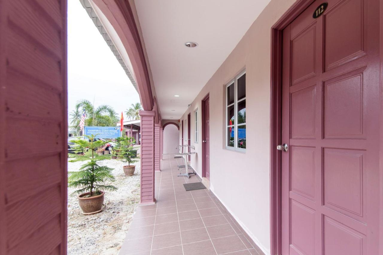 Kampung Guest House パンタイ・サナング エクステリア 写真