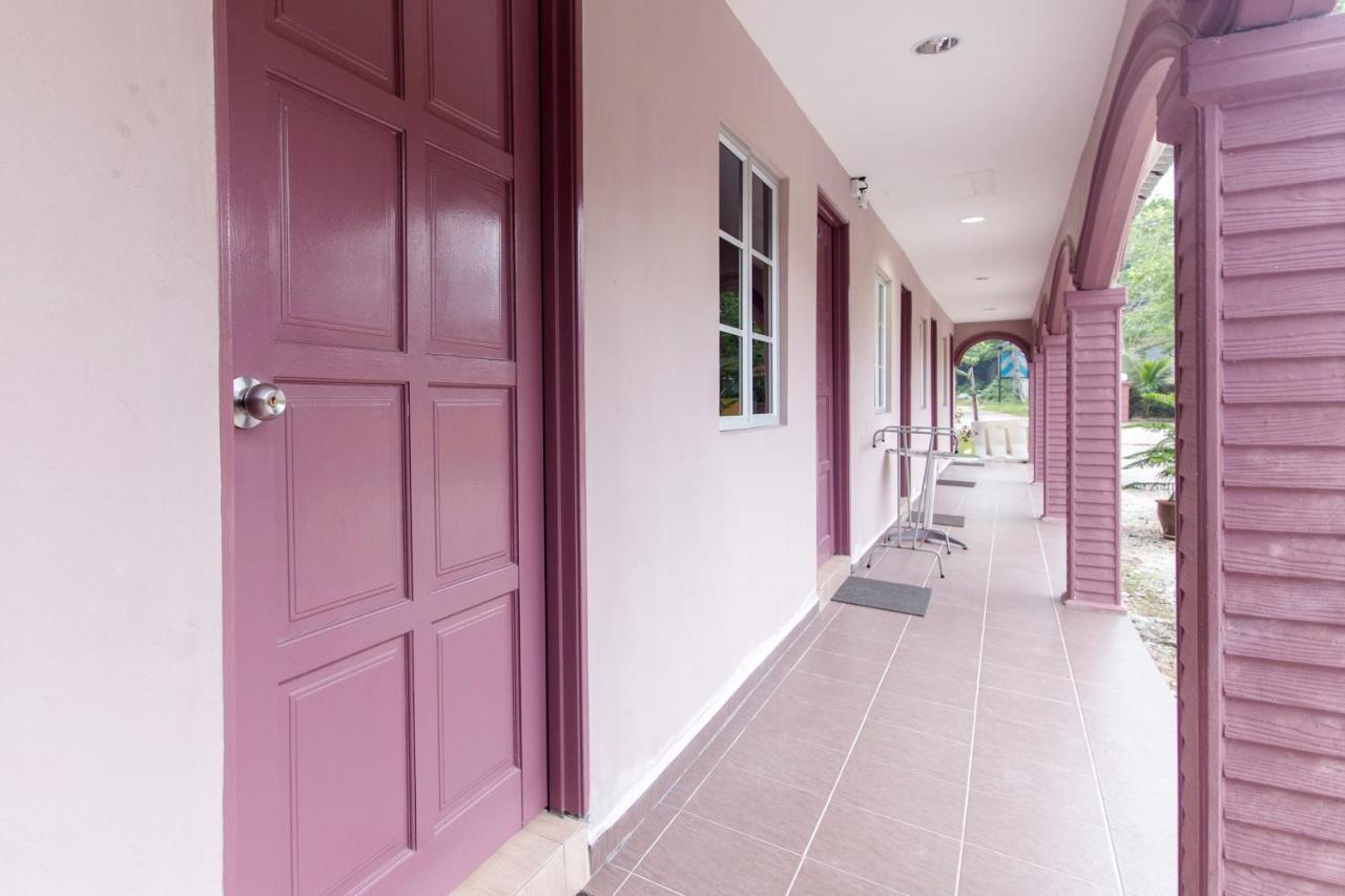 Kampung Guest House パンタイ・サナング エクステリア 写真