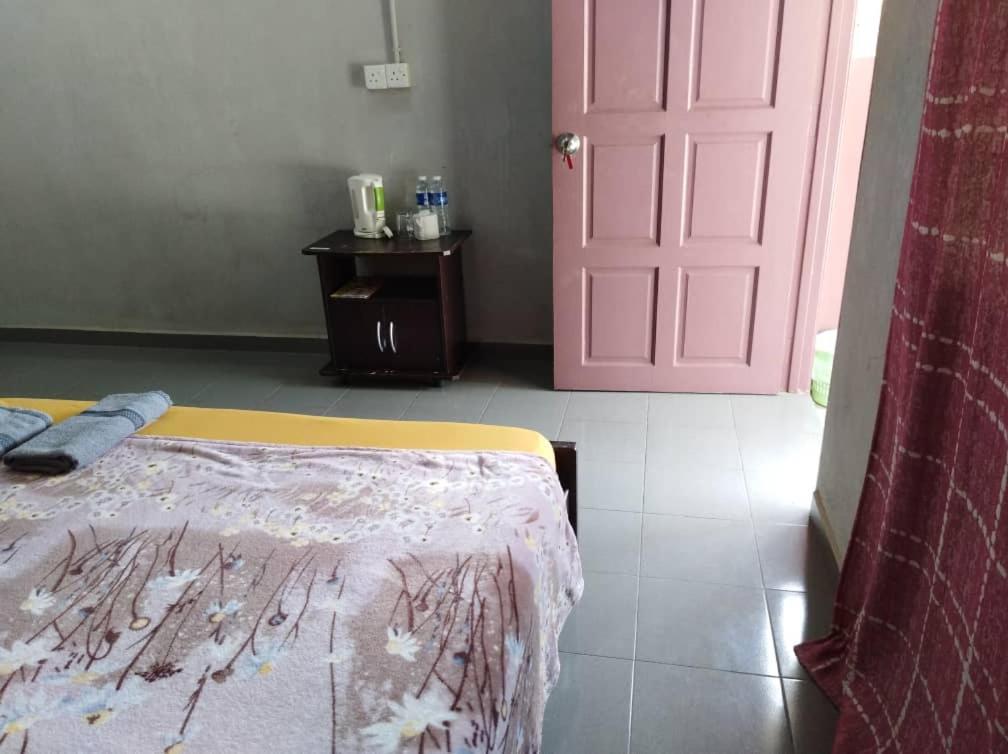 Kampung Guest House パンタイ・サナング エクステリア 写真